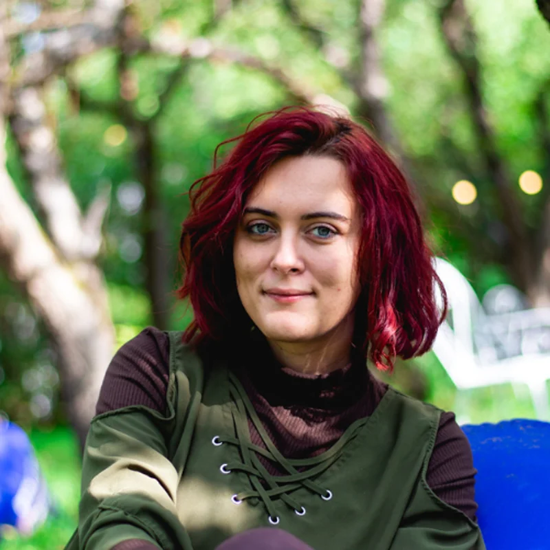 Iulia Marc, Content Specialist & Workflow Enthusiast, portret profesional