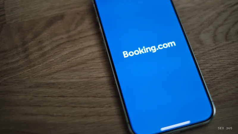 Telefon Samsung afișând Booking.com, relevant pentru rezervările turistice prin Google AI Mode