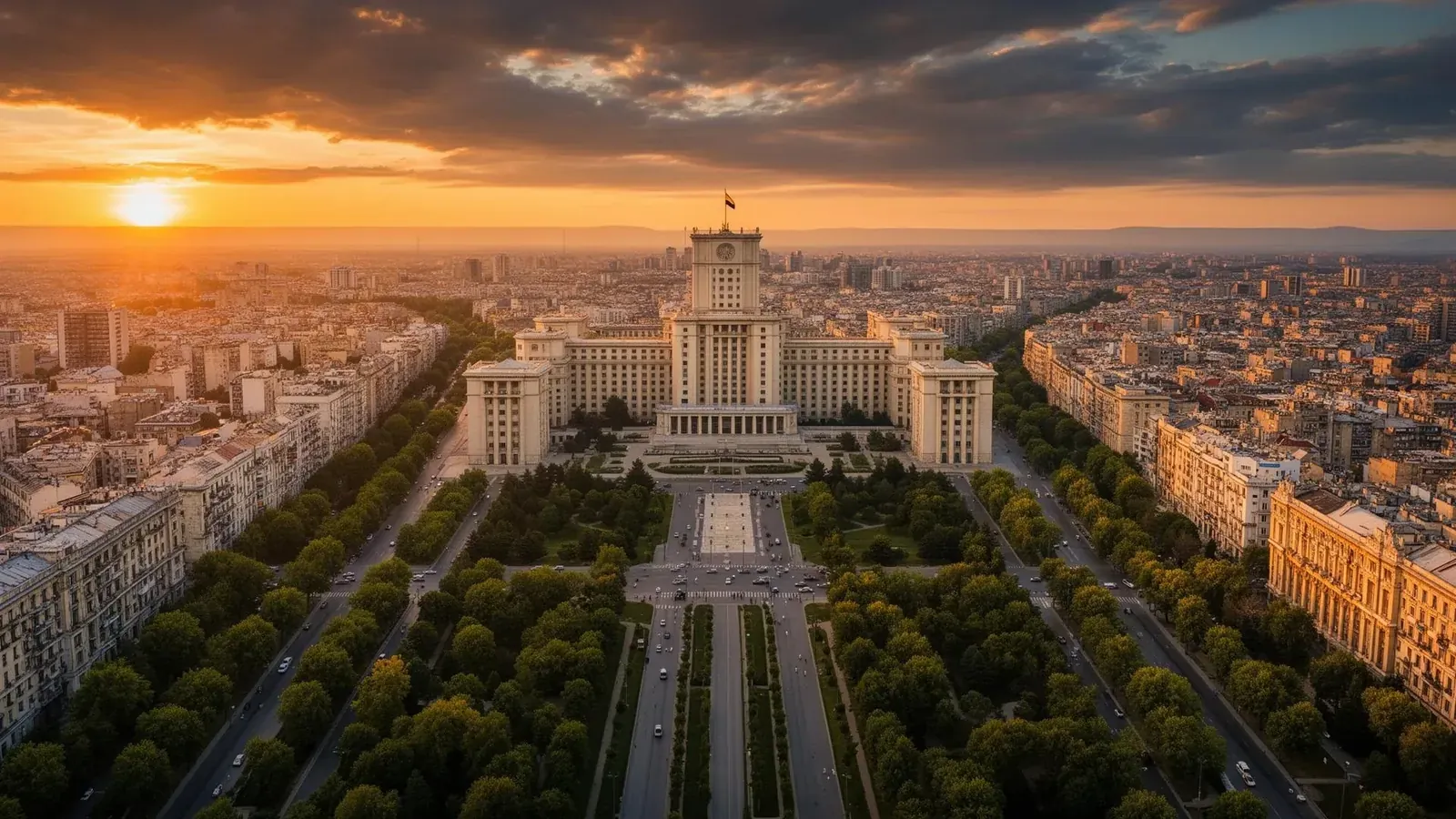 Vedere aeriană din București la apus, cu Palatul Parlamentului